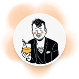 Vaikinas - šypsosis, o rankoje laiko kokteilį.